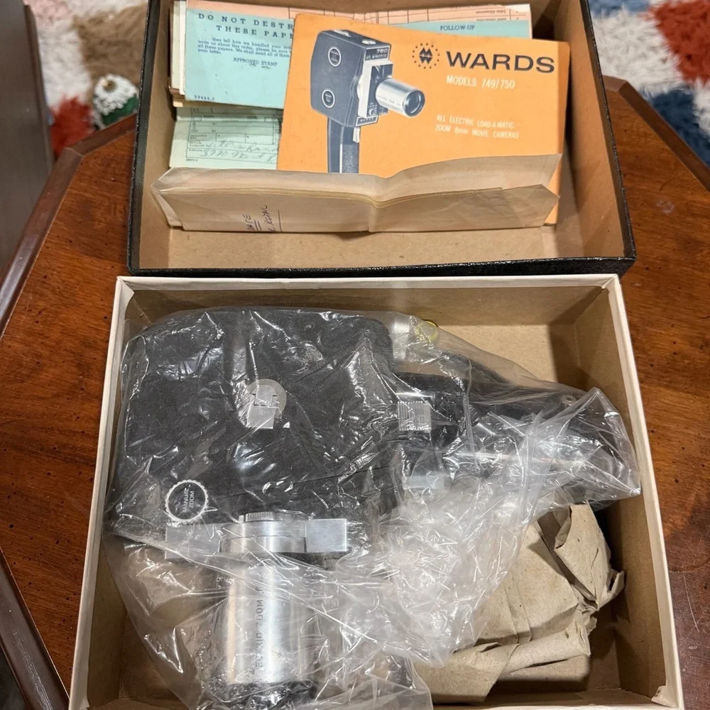 Wards 750 Zoom Reflex 8mm Movie Camera F1.8 Lens, Box & Manual, Black - untested